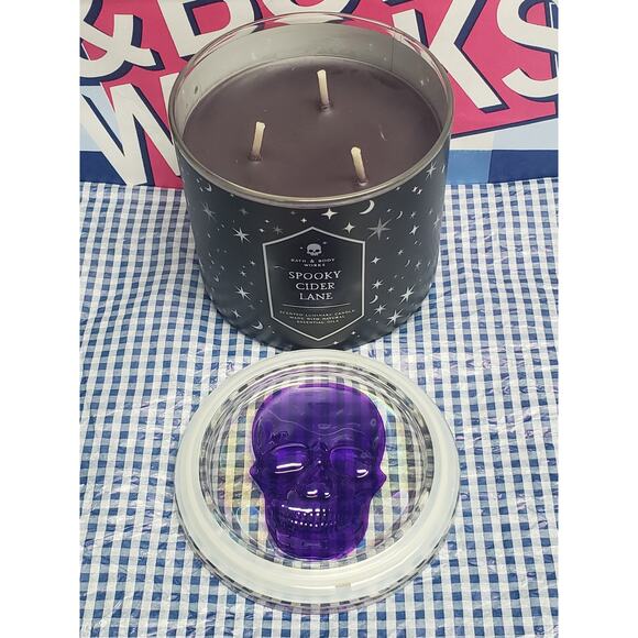 BBW Spooky Cider Lane Large 3 Wick Candle w. Skull Lid Holiday Home Fragrance - Picture 1 of 3